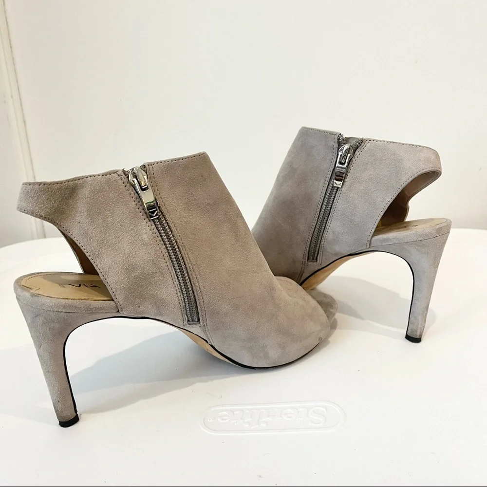 ⭐️ Via Spiga Gray Suede Open Toe Slingback Bootie 7.5